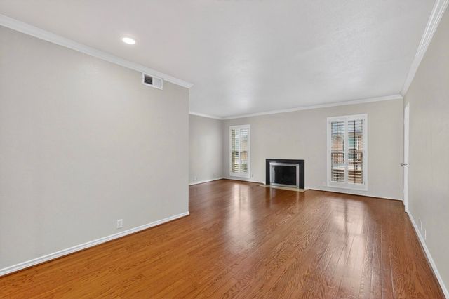 7820 Meadow Park Drive 215, Dallas, TX 75230