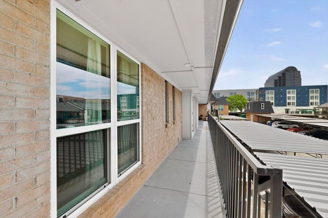 7820 Meadow Park Drive 215, Dallas, TX 75230