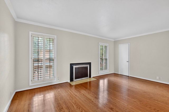 7820 Meadow Park Drive 215, Dallas, TX 75230