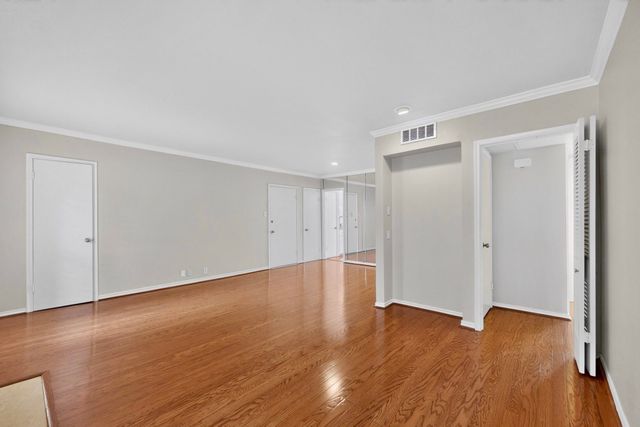 7820 Meadow Park Drive 215, Dallas, TX 75230