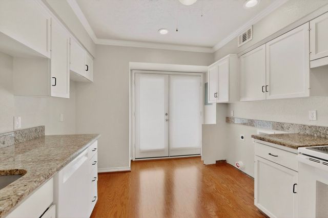 7820 Meadow Park Drive 215, Dallas, TX 75230