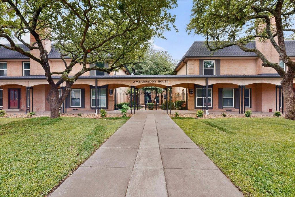 7820 Meadow Park Drive 215, Dallas, TX 75230
