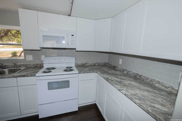 393 DEER VALLEY ST, San Antonio, TX 78133