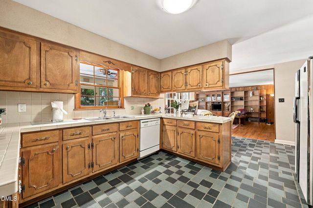 932 Lystra Lane, Chapel Hill, NC 27517