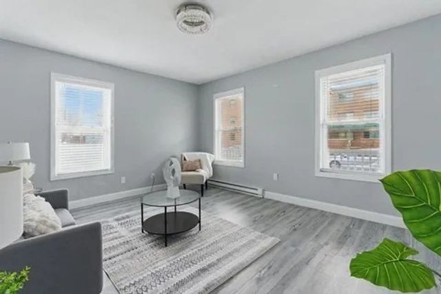 35 N Summer St, Holyoke, MA 01040