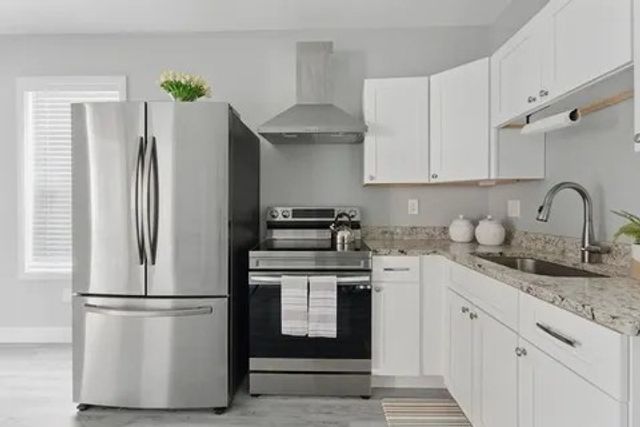 35 N Summer St, Holyoke, MA 01040