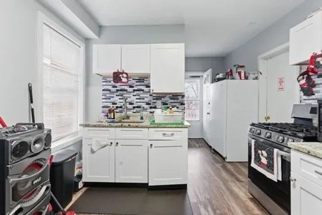 35 N Summer St, Holyoke, MA 01040