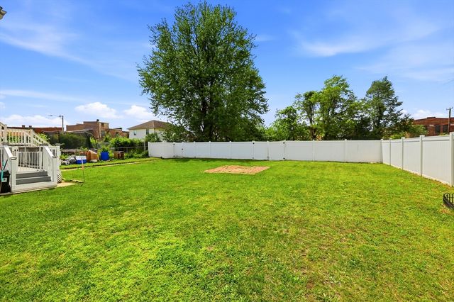 35 N Summer St, Holyoke, MA 01040