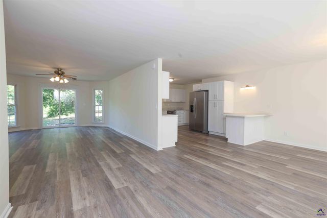 274 Kelli Dr, Byron, GA 31008