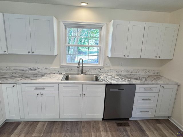 274 Kelli Dr, Byron, GA 31008