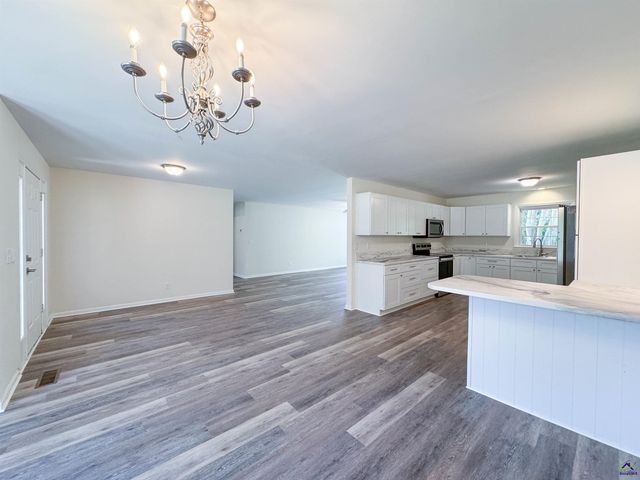 274 Kelli Dr, Byron, GA 31008