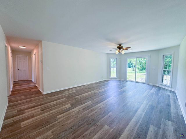 274 Kelli Dr, Byron, GA 31008