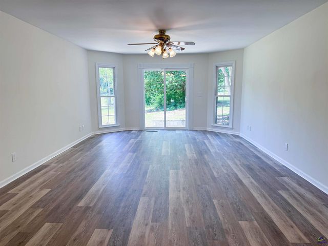 274 Kelli Dr, Byron, GA 31008