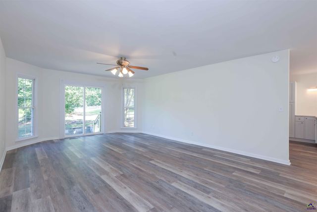 274 Kelli Dr, Byron, GA 31008
