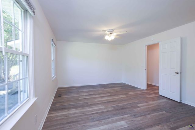 274 Kelli Dr, Byron, GA 31008