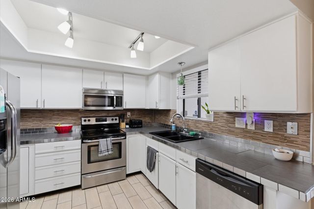 3635 N 37TH Street 10, Phoenix, AZ 85018