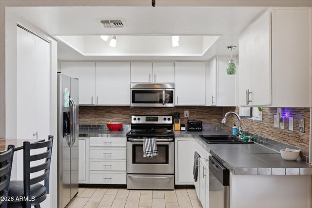 3635 N 37TH Street 10, Phoenix, AZ 85018
