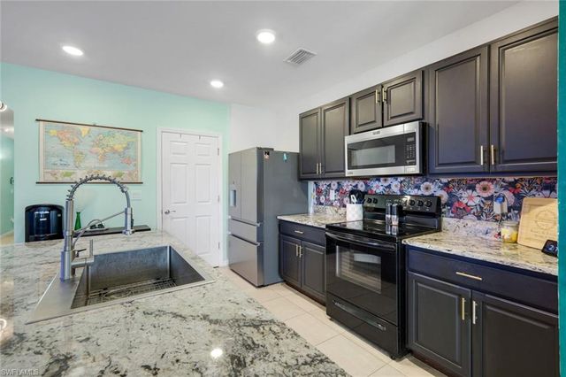 511 NW 26th ST, Cape Coral, FL 33993