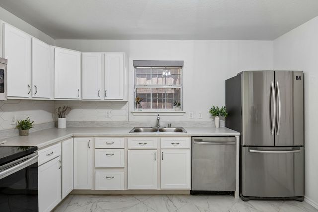 630 W Neely Street, Dallas, TX 75208