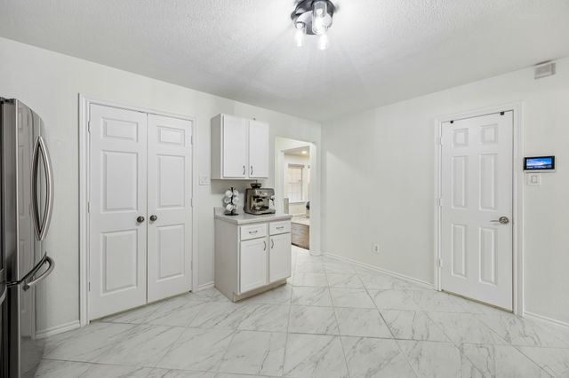 630 W Neely Street, Dallas, TX 75208