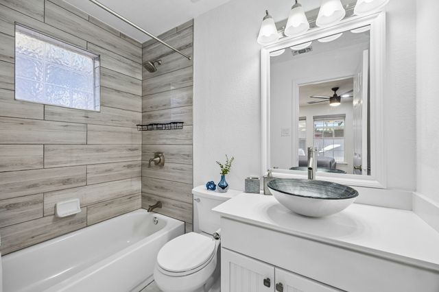 630 W Neely Street, Dallas, TX 75208