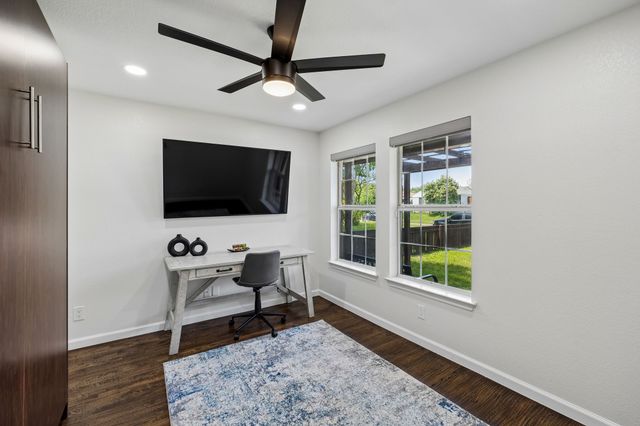 630 W Neely Street, Dallas, TX 75208