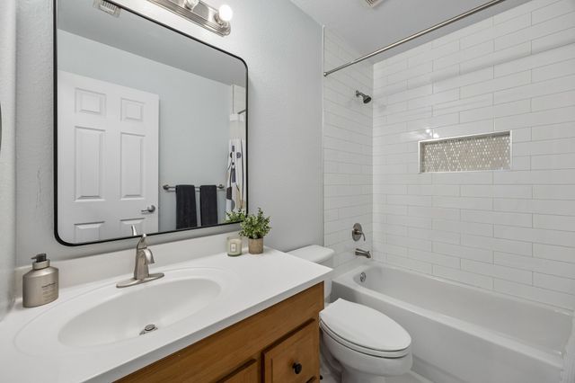 630 W Neely Street, Dallas, TX 75208