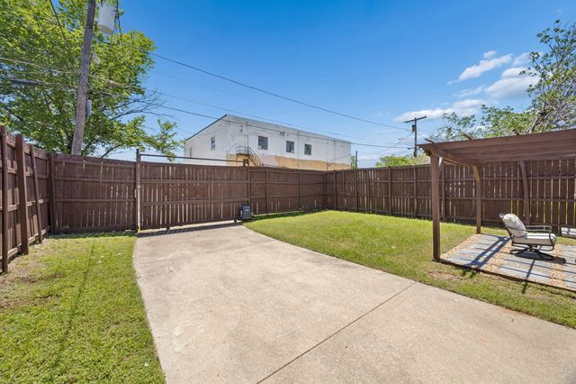 630 W Neely Street, Dallas, TX 75208