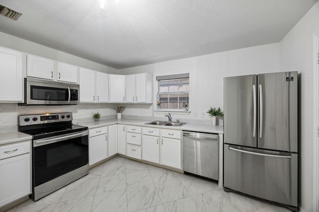 630 W Neely Street, Dallas, TX 75208