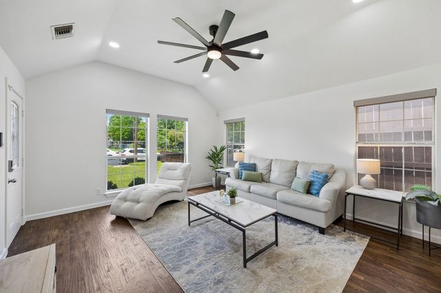630 W Neely Street, Dallas, TX 75208