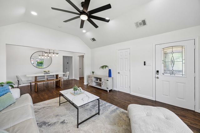 630 W Neely Street, Dallas, TX 75208