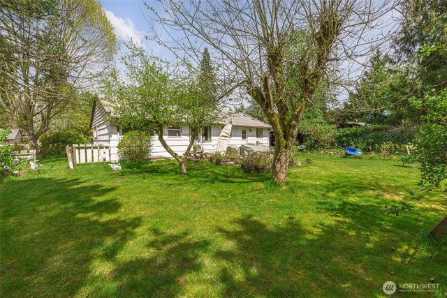 1305 N 171st Street, Shoreline, WA 98133