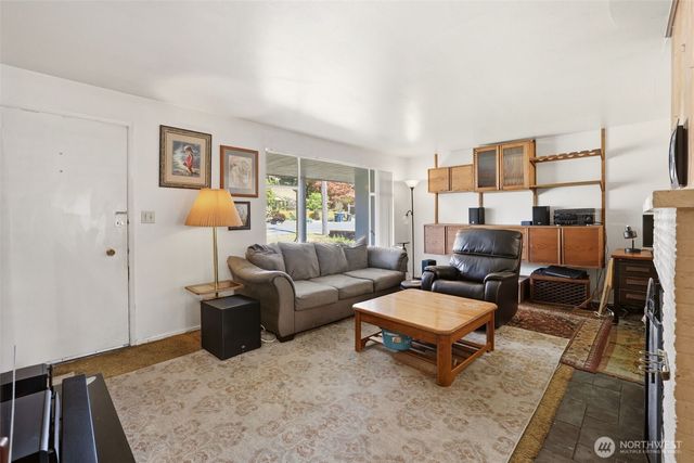 1305 N 171st Street, Shoreline, WA 98133