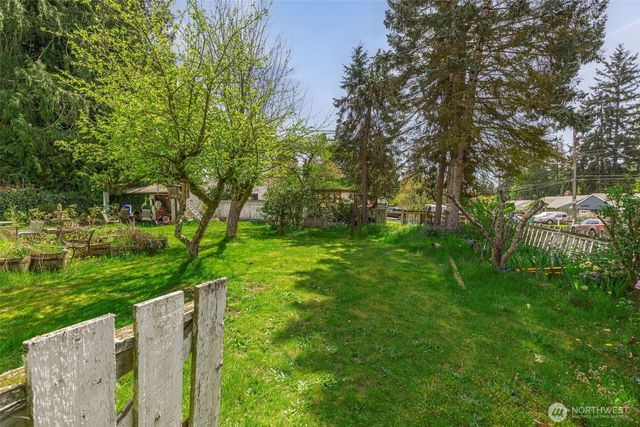 1305 N 171st Street, Shoreline, WA 98133