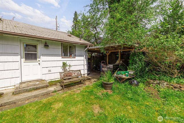 1305 N 171st Street, Shoreline, WA 98133
