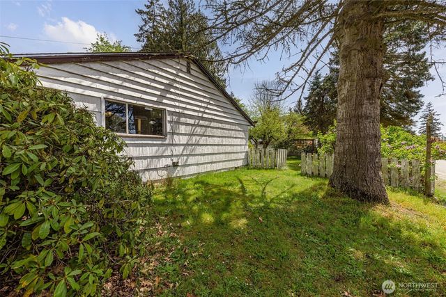 1305 N 171st Street, Shoreline, WA 98133