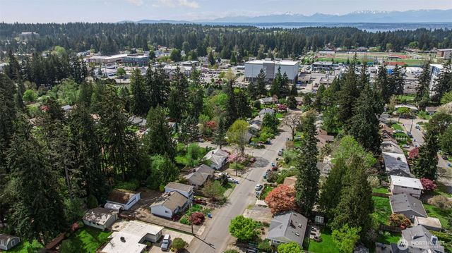 1305 N 171st Street, Shoreline, WA 98133