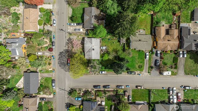 1305 N 171st Street, Shoreline, WA 98133