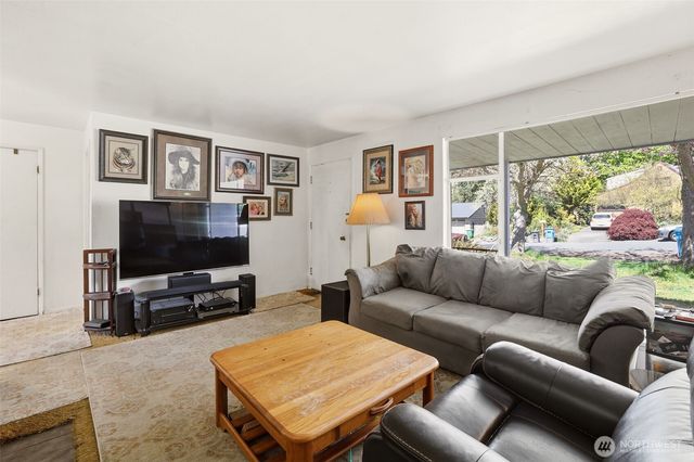 1305 N 171st Street, Shoreline, WA 98133