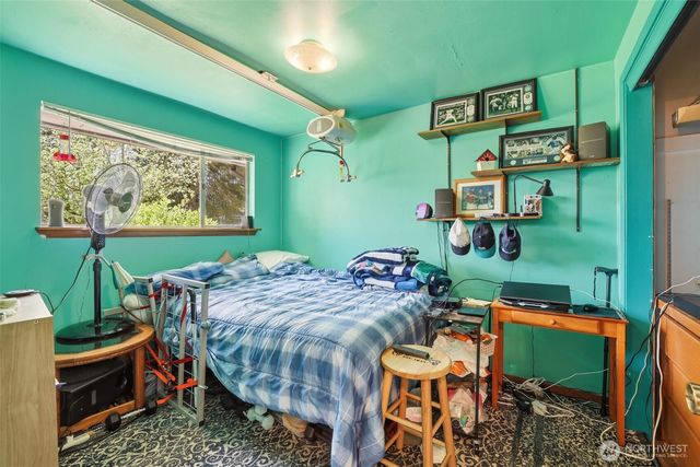 1305 N 171st Street, Shoreline, WA 98133