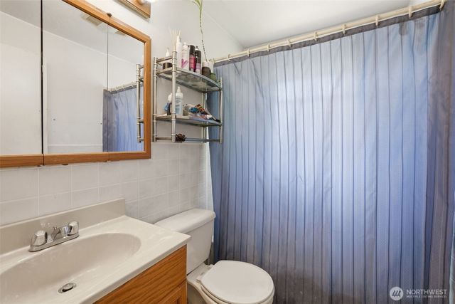 1305 N 171st Street, Shoreline, WA 98133