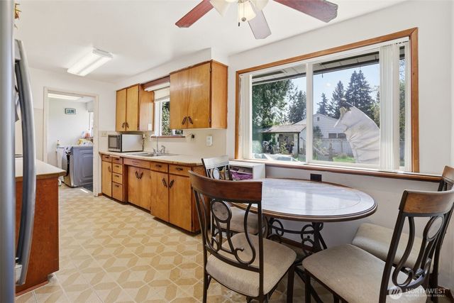 1305 N 171st Street, Shoreline, WA 98133