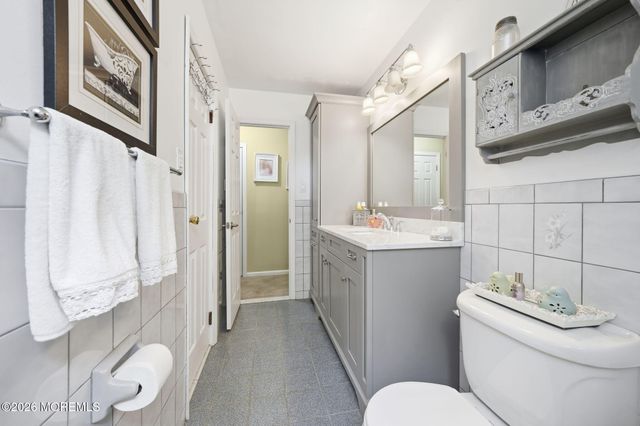 13 Southport Drive, Howell, NJ 07731