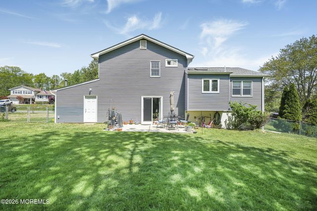 13 Southport Drive, Howell, NJ 07731