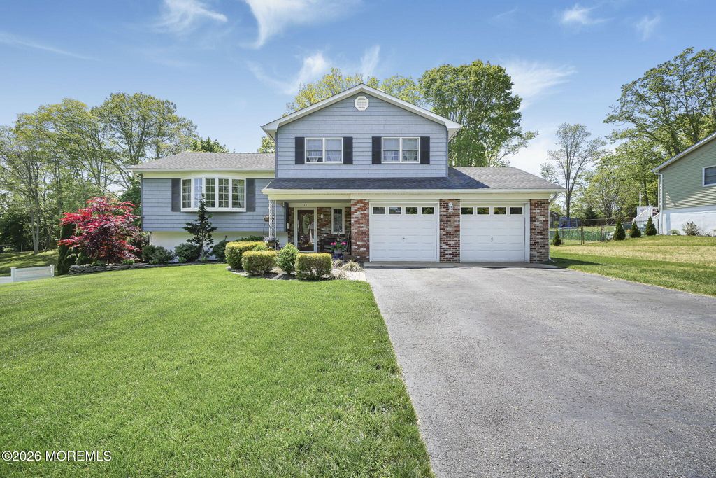 13 Southport Drive, Howell, NJ 07731