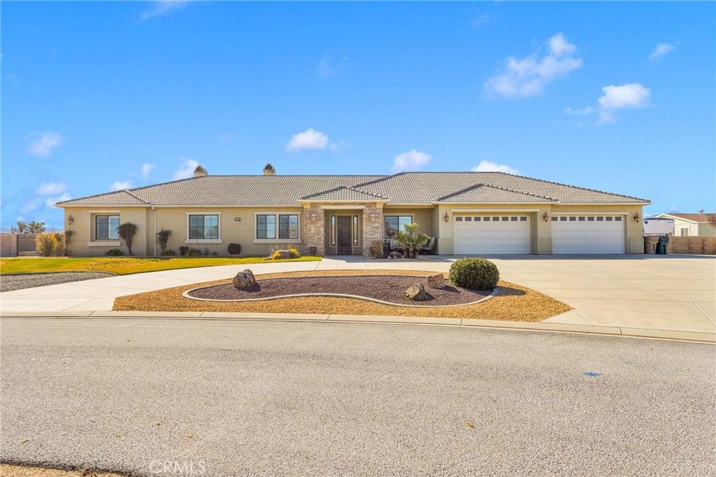 Image 1 of property listing at 11885 Lamplighter, Oak Hills, CA 92344