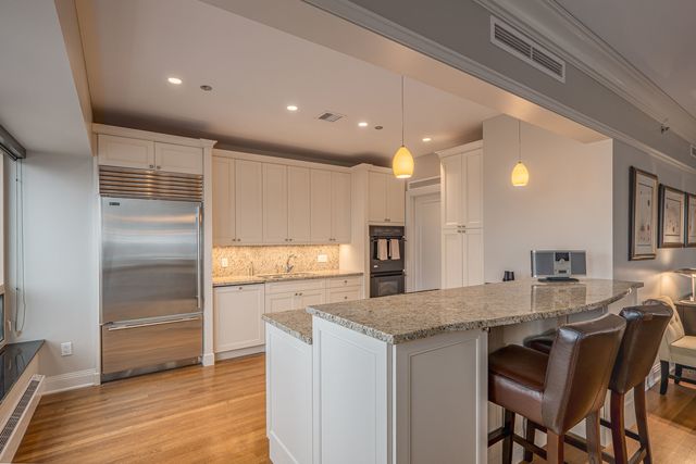 800 N Michigan Avenue 3403, Chicago, IL 60611