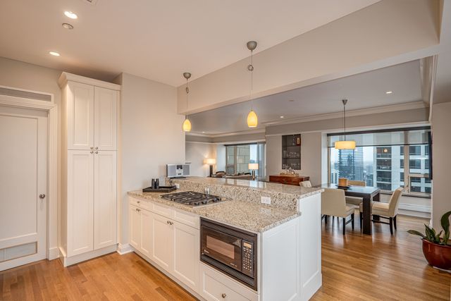 800 N Michigan Avenue 3403, Chicago, IL 60611