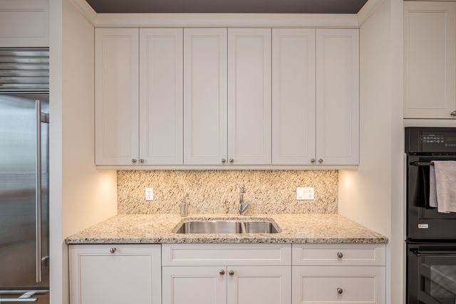 800 N Michigan Avenue 3403, Chicago, IL 60611