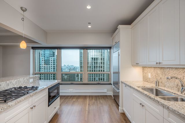 800 N Michigan Avenue 3403, Chicago, IL 60611